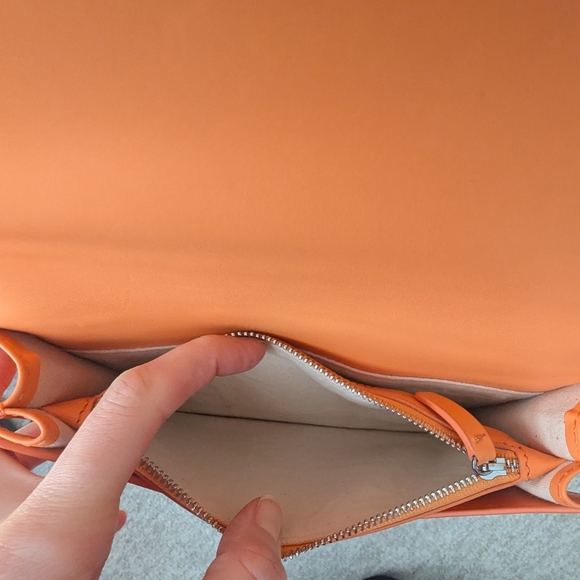 Baggu Bright Orange Compact Fine Grain Leather Purse - Picture 14 of 15